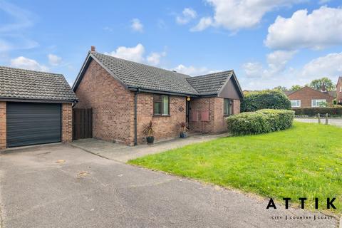 2 bedroom detached bungalow for sale, Dakings Drift, Halesworth