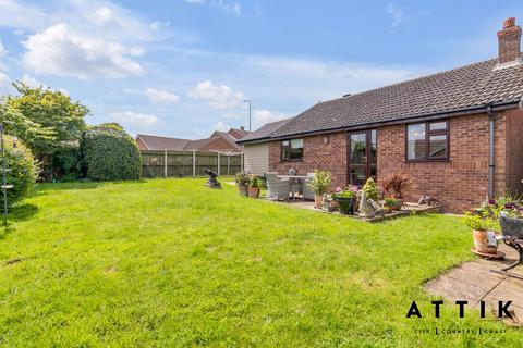 2 bedroom detached bungalow for sale, Dakings Drift, Halesworth