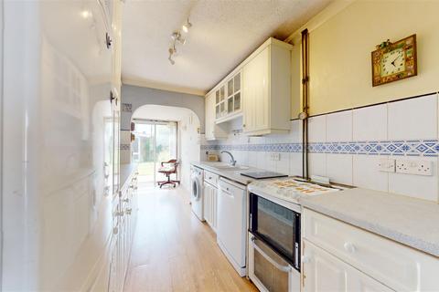 202 Beaumont Drive, Northfleet, Gravesend, DA11 9NZ