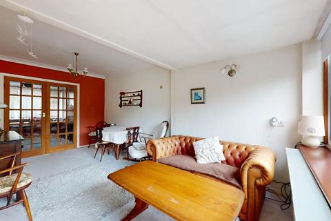 202 Beaumont Drive, Northfleet, Gravesend, DA11 9NZ