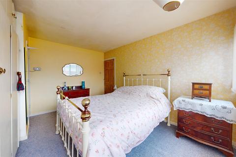 202 Beaumont Drive, Northfleet, Gravesend, DA11 9NZ