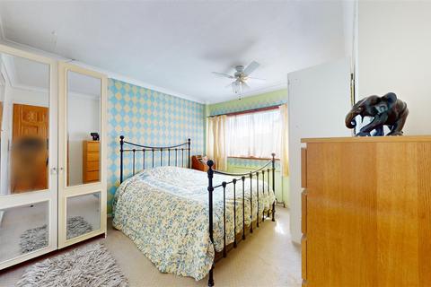 202 Beaumont Drive, Northfleet, Gravesend, DA11 9NZ