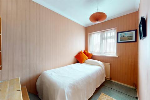 202 Beaumont Drive, Northfleet, Gravesend, DA11 9NZ