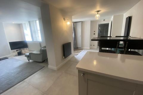 2 bedroom apartment to rent, Harlow Moor Drive, Harrogate, HG2 0JX