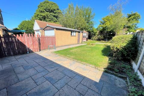 3 bedroom semi-detached house to rent, Linton Avenue, Shadwell, Leeds, LS17 8PT