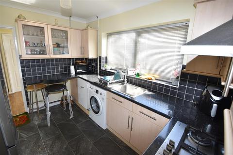 3 bedroom end of terrace house for sale, Gainsborough Avenue, Canvey Island SS8