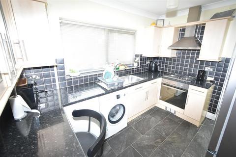 3 bedroom end of terrace house for sale, Gainsborough Avenue, Canvey Island SS8