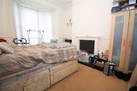 3 bedroom terraced house to rent, Wandsworth Road, Newcastle Upon Tyne