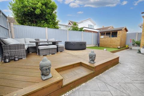 2 bedroom detached bungalow for sale, Marine Avenue, Canvey Island SS8