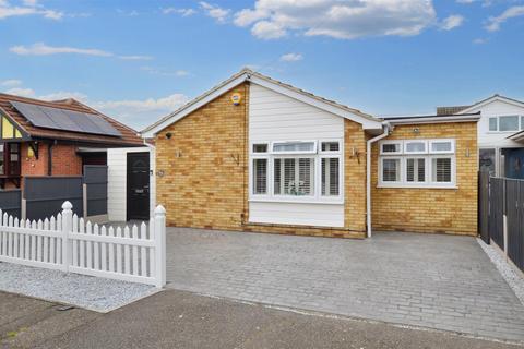 2 bedroom detached bungalow for sale, Marine Avenue, Canvey Island SS8