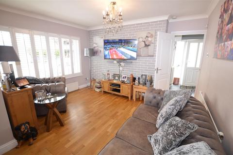 2 bedroom detached bungalow for sale, Canvey Island SS8