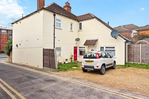 2 bedroom flat to rent, Woodbridge Road, Guildford