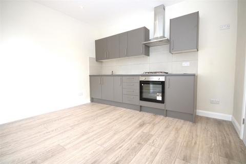 2 bedroom flat to rent, Woodbridge Road, Guildford