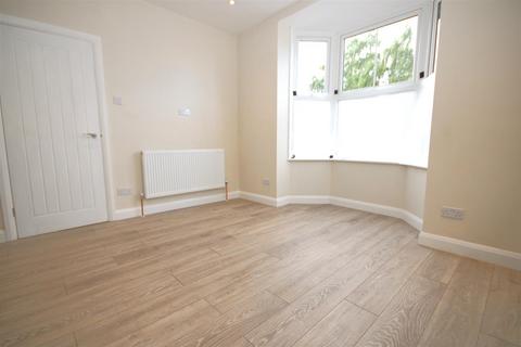 2 bedroom flat to rent, Woodbridge Road, Guildford