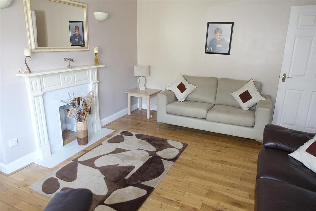 Baird Terrace, Harthill, Shotts 3 bed flat for sale £85,000