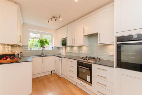 5 bedroom house for sale, Renters Avenue, London