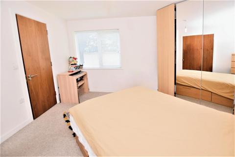 2 bedroom flat to rent, Bells Hill, Barnet