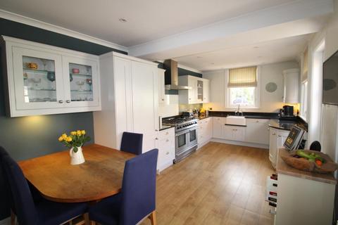 4 bedroom semi-detached house to rent, Firgrove Hill, Farnham GU9