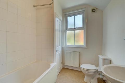 3 bedroom terraced house to rent, Wellesbourne Grove, Stratford-upon-Avon