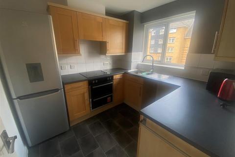 2 bedroom flat to rent, St. Peters Street, Maidstone ME16