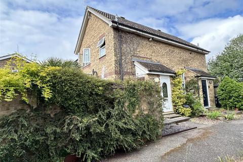 8 Ash Grove, Ely, CB7 4TU