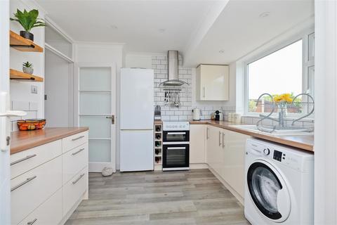 2 bedroom semi-detached bungalow for sale, Sandpiper Road, Whitstable