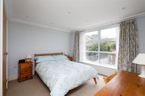 2 bedroom property for sale, Putney Bridge Road, London