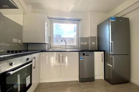 2 bedroom flat to rent, Winchester Avenue, London