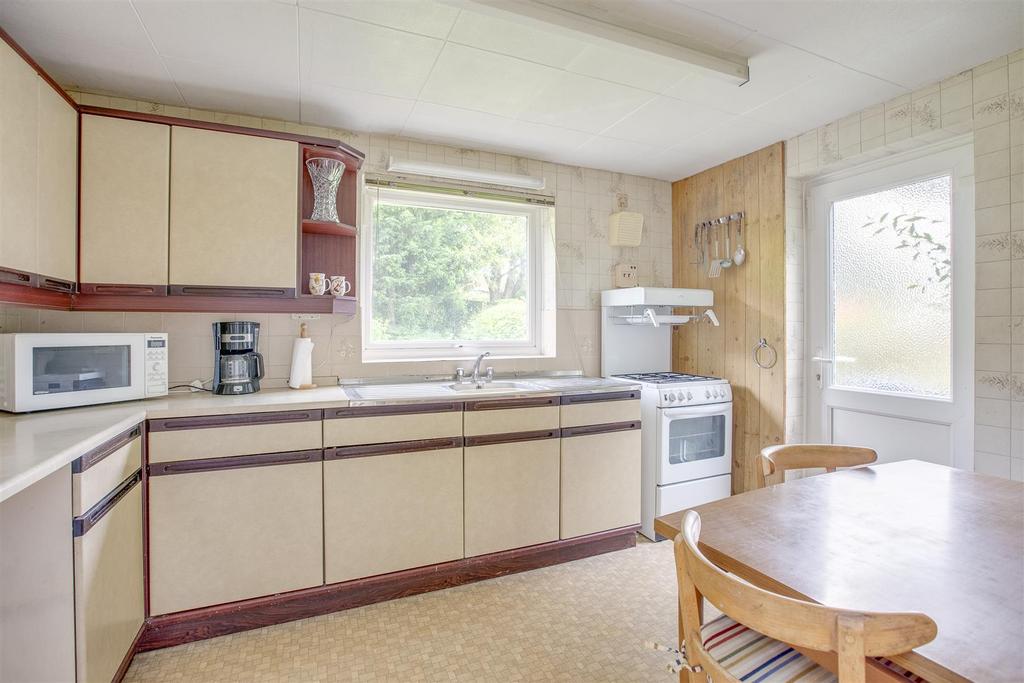 61 Brands Hill Avenue, HP13 5 PY-9.jpg