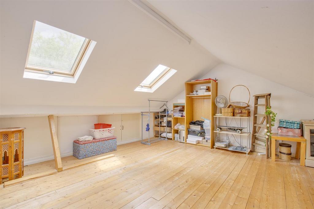 24 Totteridge Lane, HP13 7 QE-3.jpg