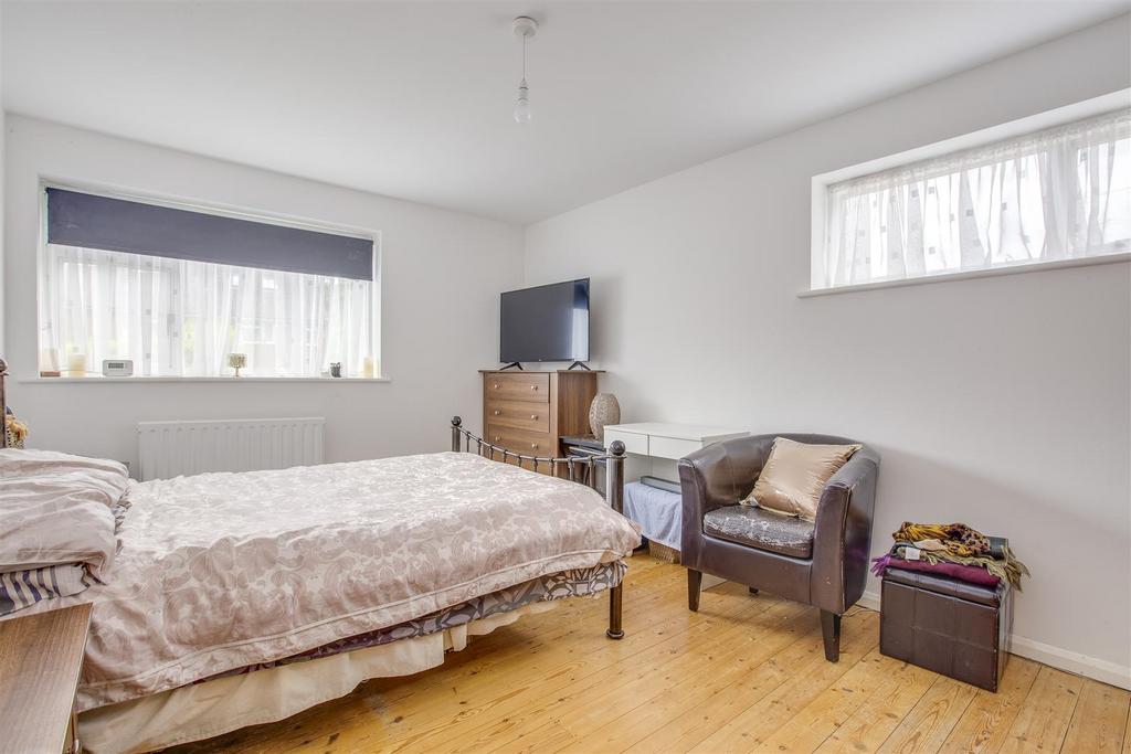 24 Totteridge Lane, HP13 7 QE-4.jpg