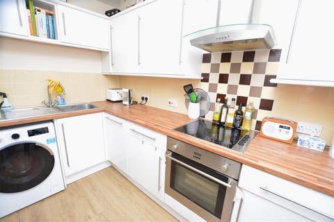 2 bedroom flat for sale, Longfield Drive, Mitcham CR4