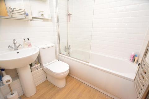 2 bedroom flat for sale, Longfield Drive, Mitcham CR4
