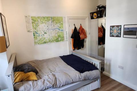 House share to rent, Allison Road, London N8