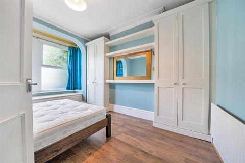 2 bedroom maisonette for sale, Cleveland Avenue, London SW20