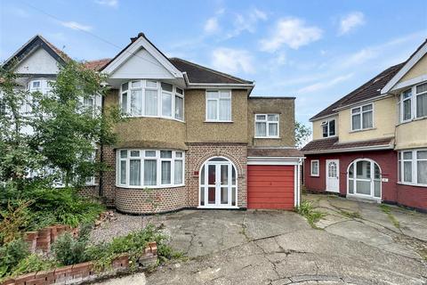 4 bedroom semi-detached house for sale, Nelson Gardens, Hounslow TW3