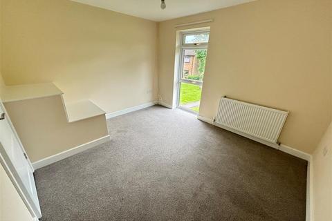 2 bedroom terraced house to rent, Sycamore Drive, Ash Vale GU12