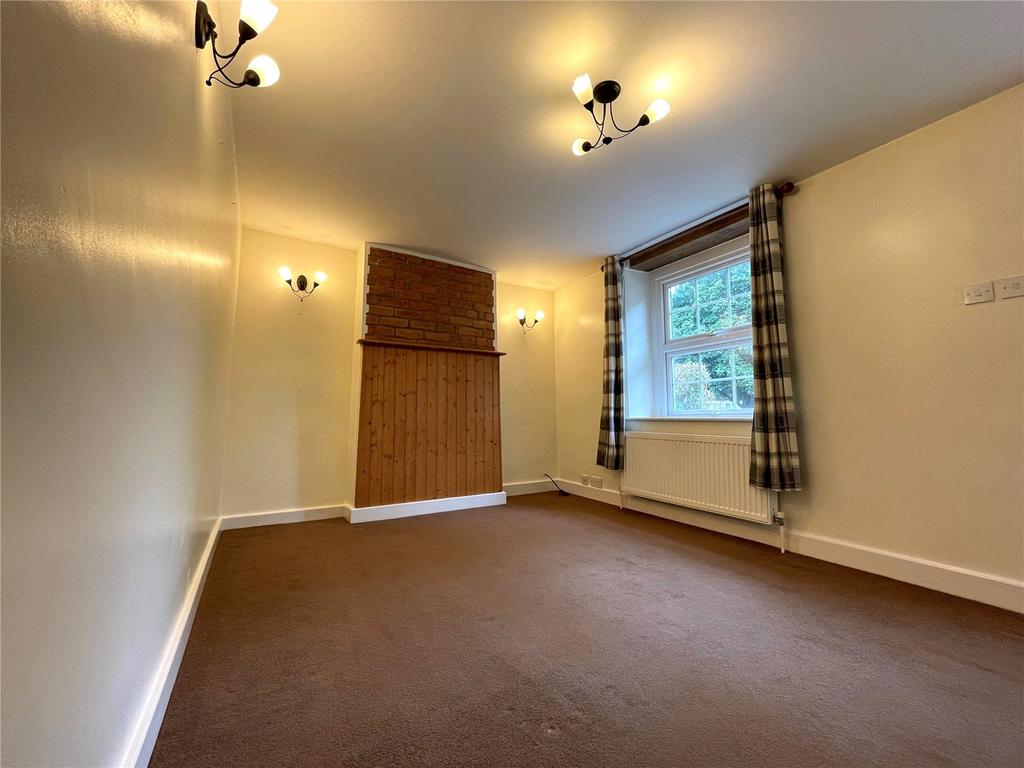 Wyke Road, Trowbridge 2 bed terraced house to rent £1,000 pcm (£231 pw)