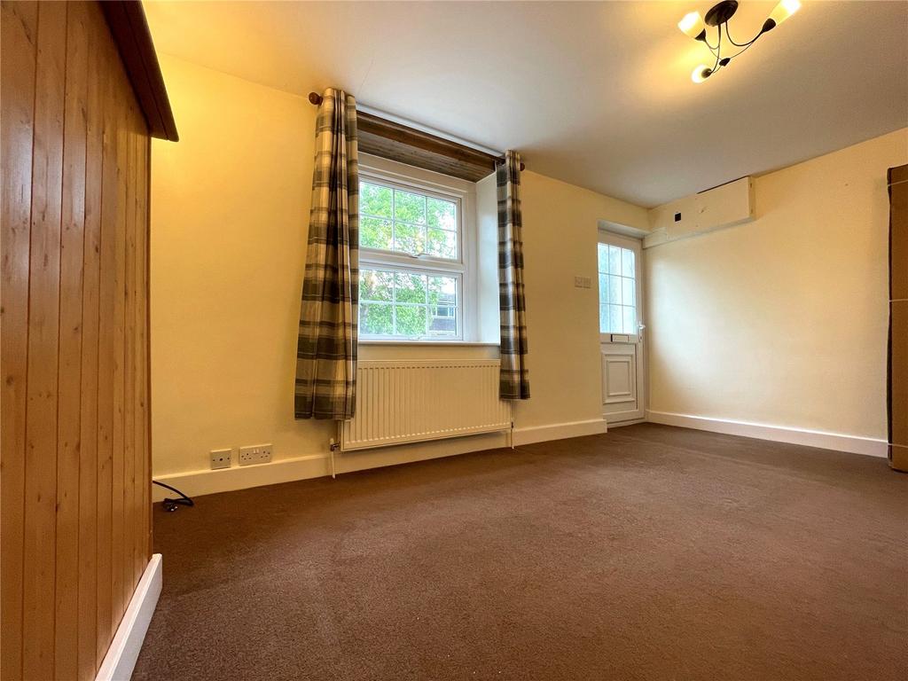 Wyke Road, Trowbridge 2 bed terraced house to rent £1,000 pcm (£231 pw)