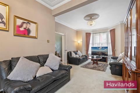 4 bedroom semi-detached house for sale, Westbury Road, London