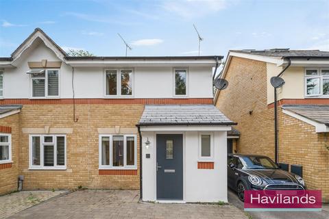 3 bedroom semi-detached house to rent, Macleod Road, Winchmore Hill, London