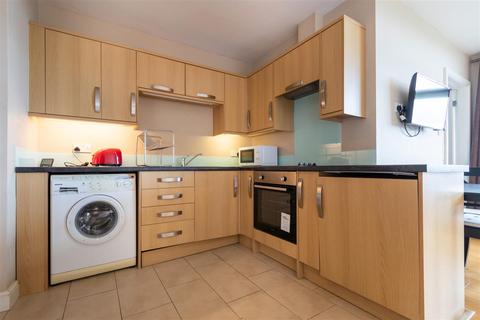 Studio to rent, Lyndhurst Court, Finchley Road, St John's Wood