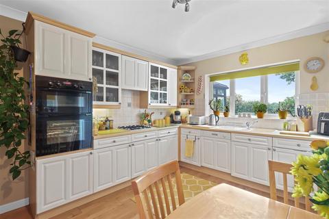 4 bedroom detached house for sale, Lavender Close, Hailsham