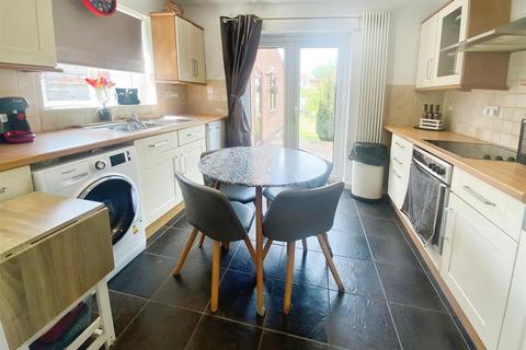 2 bedroom end of terrace house to rent, Eastfield Road, Nuneaton