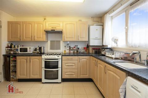 3 bedroom flat for sale, Byford Close, London