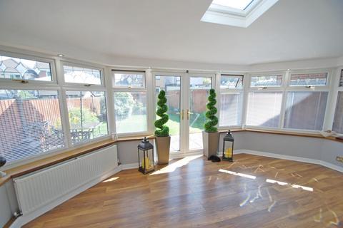40 Wadebridge Drive, Bury, BL8 2NN
