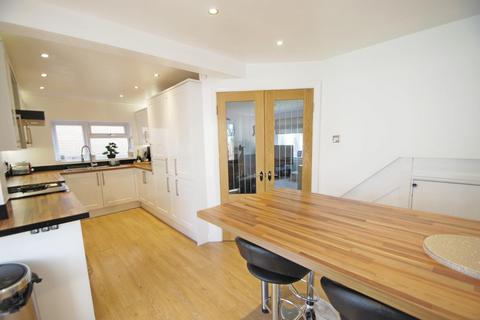 40 Wadebridge Drive, Bury, BL8 2NN