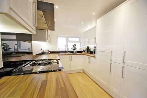 40 Wadebridge Drive, Bury, BL8 2NN