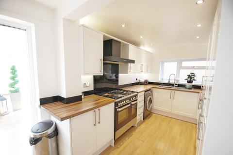 40 Wadebridge Drive, Bury, BL8 2NN