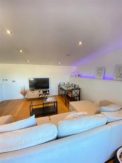 2 bedroom penthouse to rent, The Upper Drive, Hove